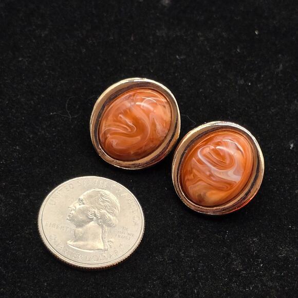 Avon Desert Sands Earring Orange Swirled Plastic Gold Tone Vintage 1988 - Picture 4 of 9
